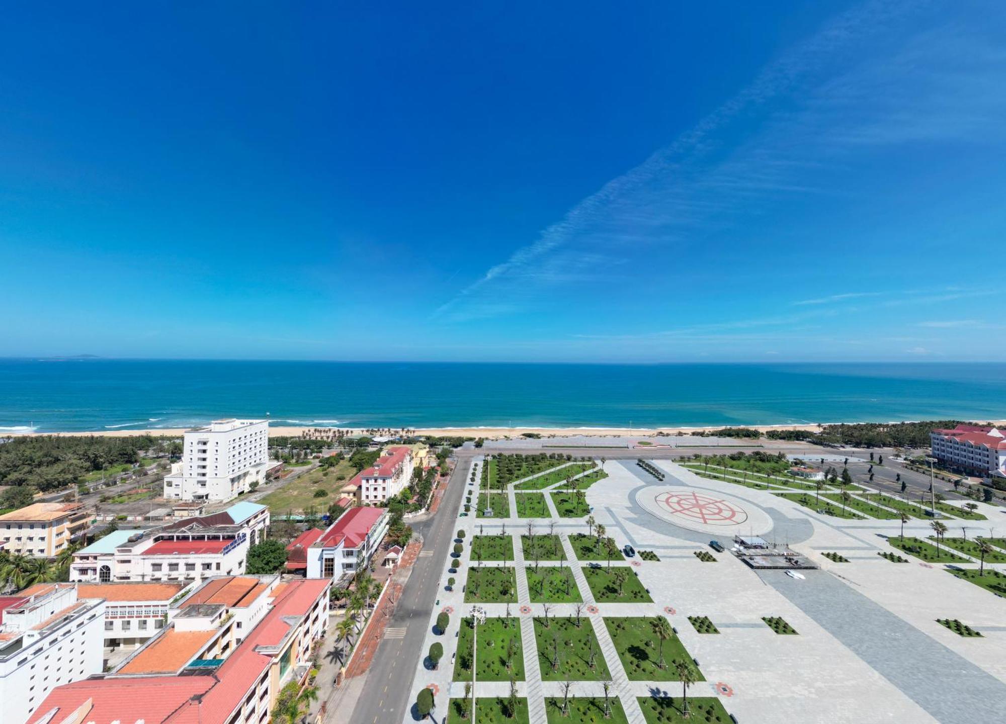Wink Hotel Tuy Hoa Beach - 24Hrs Stay & Rooftop Pool Bar ภายนอก รูปภาพ